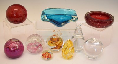 Lot 400 - Small collection of glass paperweights, etc