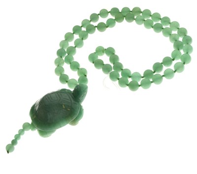 Lot 89 - Jade bead necklace
