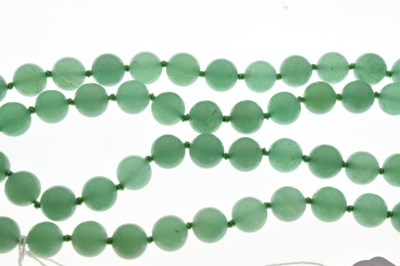 Lot 89 - Jade bead necklace