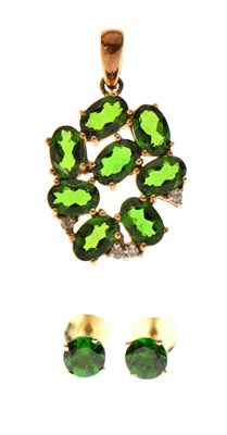 Lot 81 - Russian Diopside and diamond 9ct gold pendant, and similar ear studs