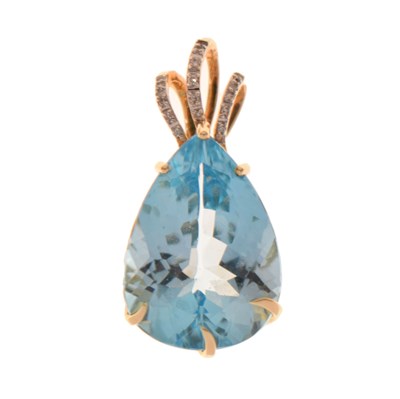 Lot 95 - Large blue topaz and diamond 9ct gold pendant