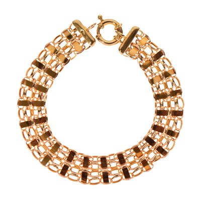 Lot 129 - 9ct gold fancy woven link bracelet