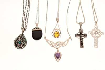 Lot 88 - Small quantity of pendants