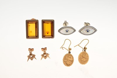Lot 67 - Small quantity of earrings