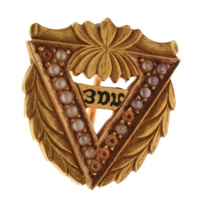 Lot 70 - 1930s seed pearl and enamel fraternity brooch/pin