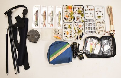 Lot 321 - Small quantity of fishing related equipment