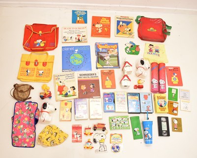 Lot 334 - Large collection of vintage 'Snoopy' collectables, etc