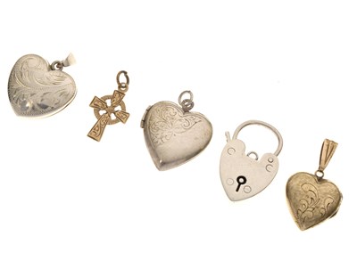 Lot 96 - Small group of heart-shaped lockets, etc