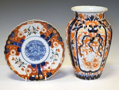 Lot 323 - Early 20th Century Japanese Imari vase and plate