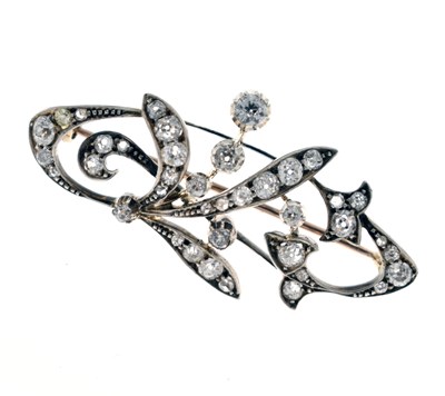 Lot 20 - Eaely 20th century Belle Epoque diamond brooch