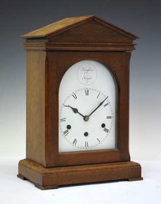 Lot 395 - 20th Century mahogany-cased chiming bracket or mantel clock