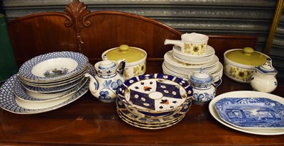 Lot 660 - Sundry ceramics