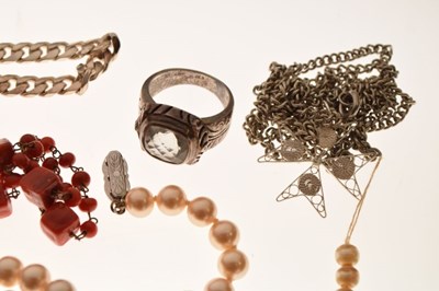 Lot 83 - Quantity of jewellery