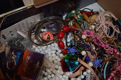 Lot 88 - Quantity of costume jewellery to include; necklaces, bracelets, bangles etc