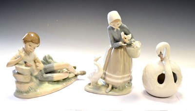 Lot 227 - Group of three Lladro figures