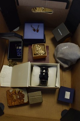 Lot 90 - Lady's costume jewellery and watches
