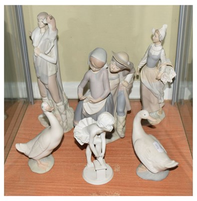 Lot 225 - Group of Lladro and Nao figures