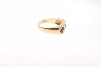 Lot 13 - Gentleman's 9ct gold ring