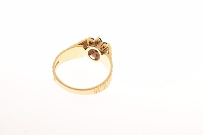 Lot 7 - 18ct gold cluster ring