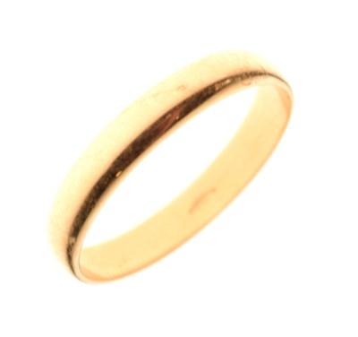 Lot 17 - Yellow metal wedding band, stamped 750, 2.8g approx