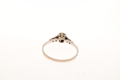 Lot 19 - Diamond single stone ring