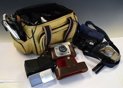 Lot 157 - Quantity of digital and other cameras