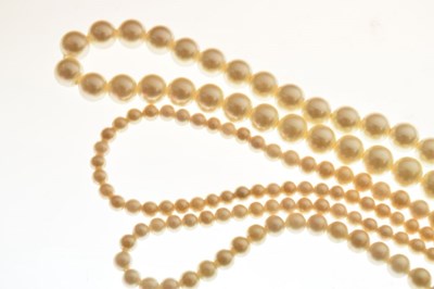 Lot 71 - Two pearl necklaces