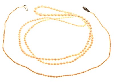 Lot 60 - Long row of graduated cultured pearls