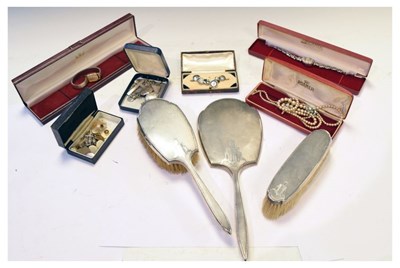 Lot 138 - Group of collectables