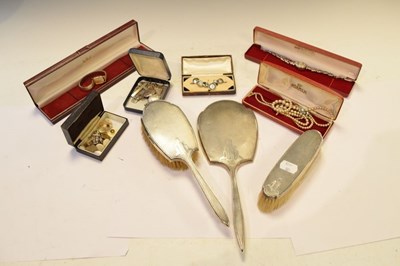 Lot 138 - Group of collectables