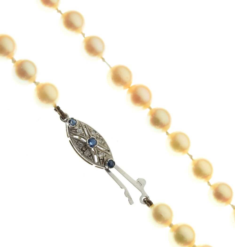 Lot 54 - Uniform row of cultured pearls