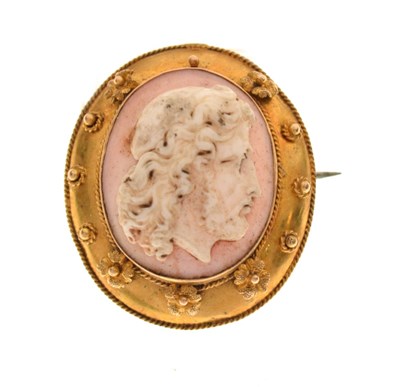 Lot 24 - Victorian cameo brooch