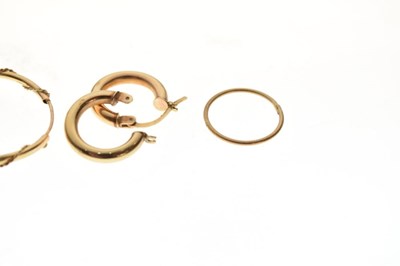 Lot 73 - Small quantity of hoop earrings
