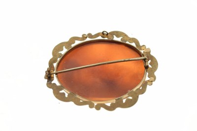 Lot 30 - Victorian shell cameo brooch