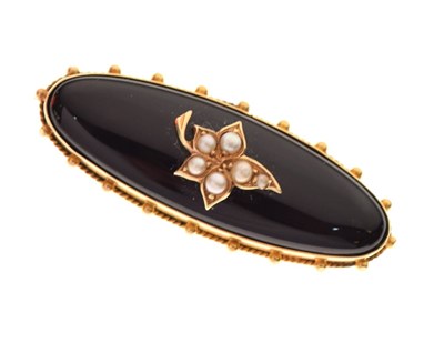 Lot 27 - Victorian black onyx gold mounted brooch