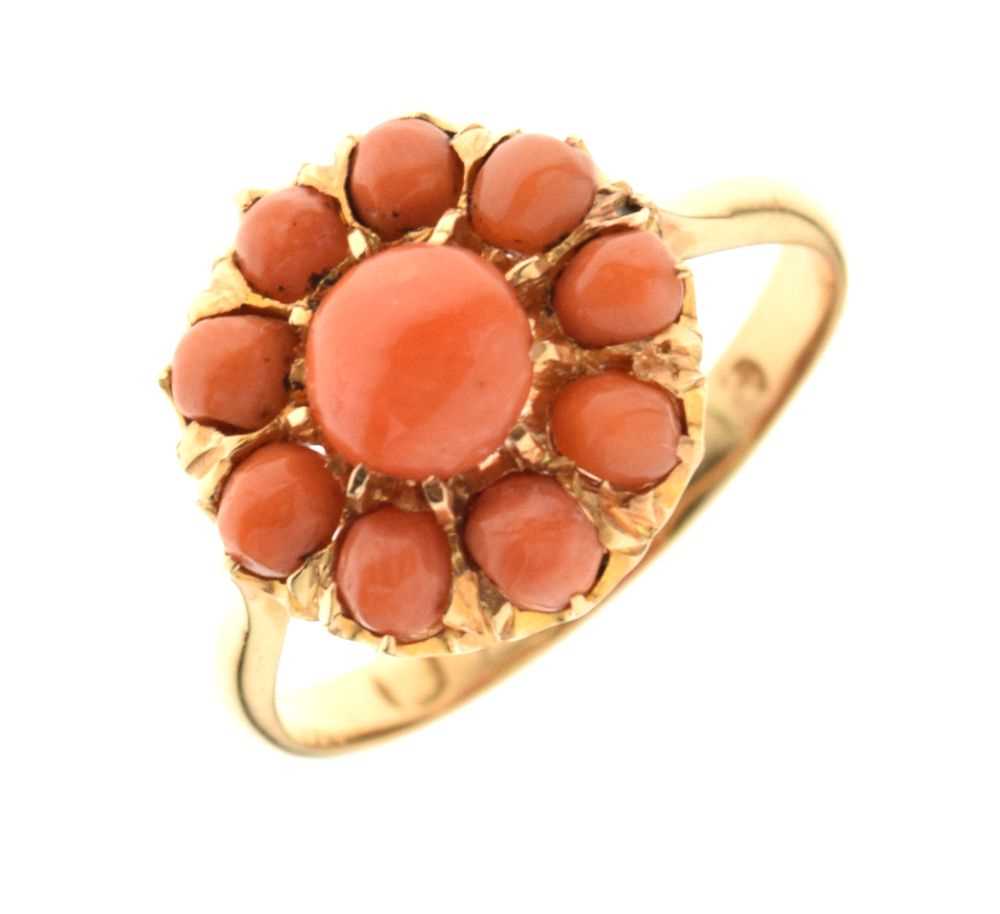 Lot 31 - Ten stone coral cluster ring
