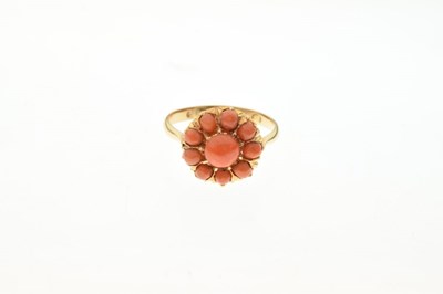 Lot 31 - Ten stone coral cluster ring