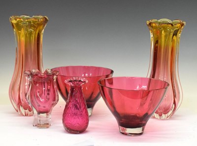 Lot 505 - Assorted coloured glass