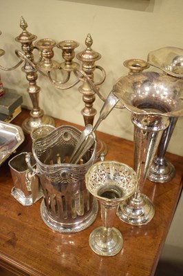 Lot 670 - Assorted plated wares