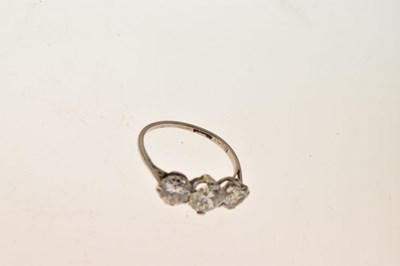 Lot 4 - Three stone diamond ring