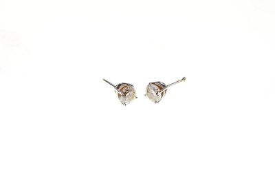 Lot 122 - Pair of single stone diamond ear studs