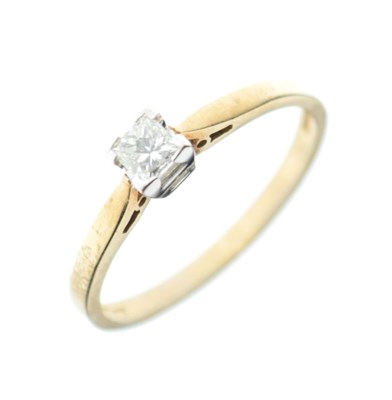 Lot 13 - 9ct gold Princess cut  single stone diamond ring