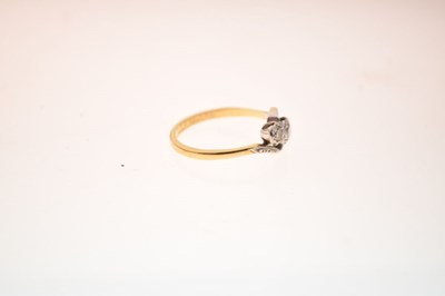 Lot 7 - 18ct gold and three-stone diamond ring