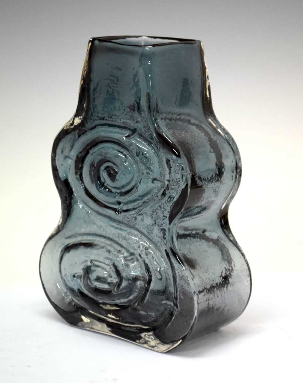 Lot 448 - Geoffrey Baxter for Whitefriars Glass - indigo 'Cello' vase