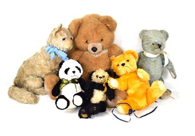 Lot 435 - Quantity of vintage plush toys/ bears