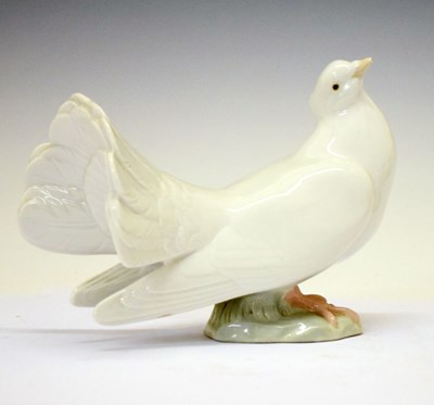 Lot 465 - Lladro porcelain dove