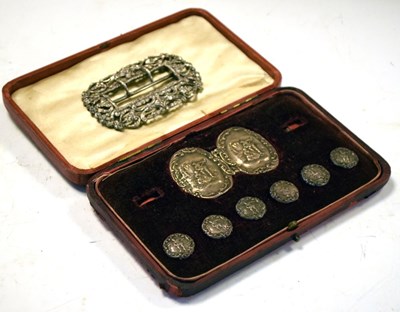 Lot 202 - Cased matched set of six Edwardian silver buttons and two piece buckle