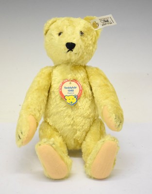 Lot 402 - Steiff  - '1948 Replica'  golden teddy bear