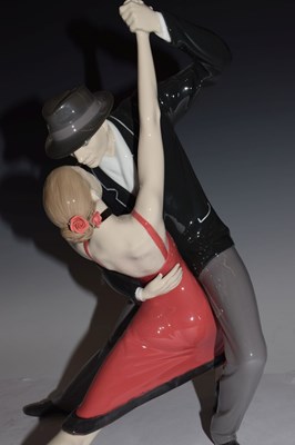 Lot 422 - Lladro porcelain figure group, - 'Passionate Tango' 0541