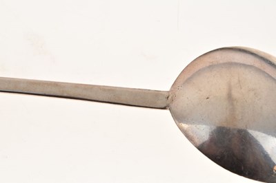 Lot 149 - 17th Century seal top spoon